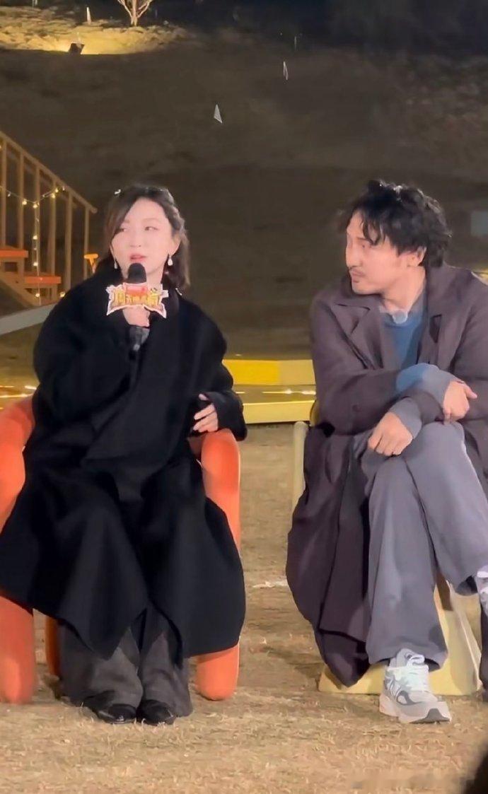 周冬雨说王传君唱跳专业的王传君说自己越来越疯王传君这波反差太绝了，唱跳专业被周冬