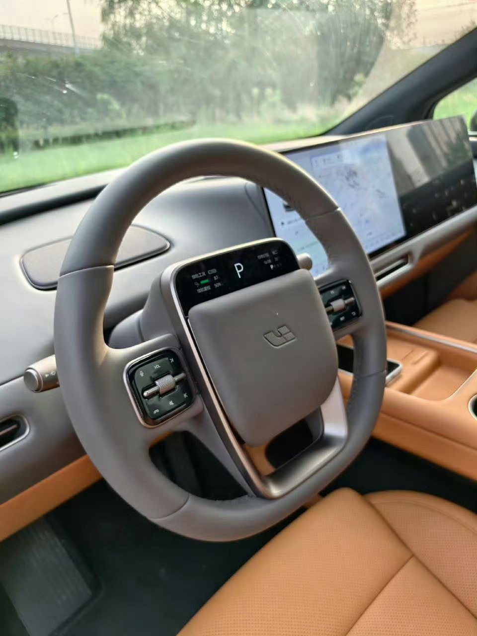 分享一下理想i8的二排空间和乘坐体验，虽然每次出去基本上都是我开车，但是记得有次