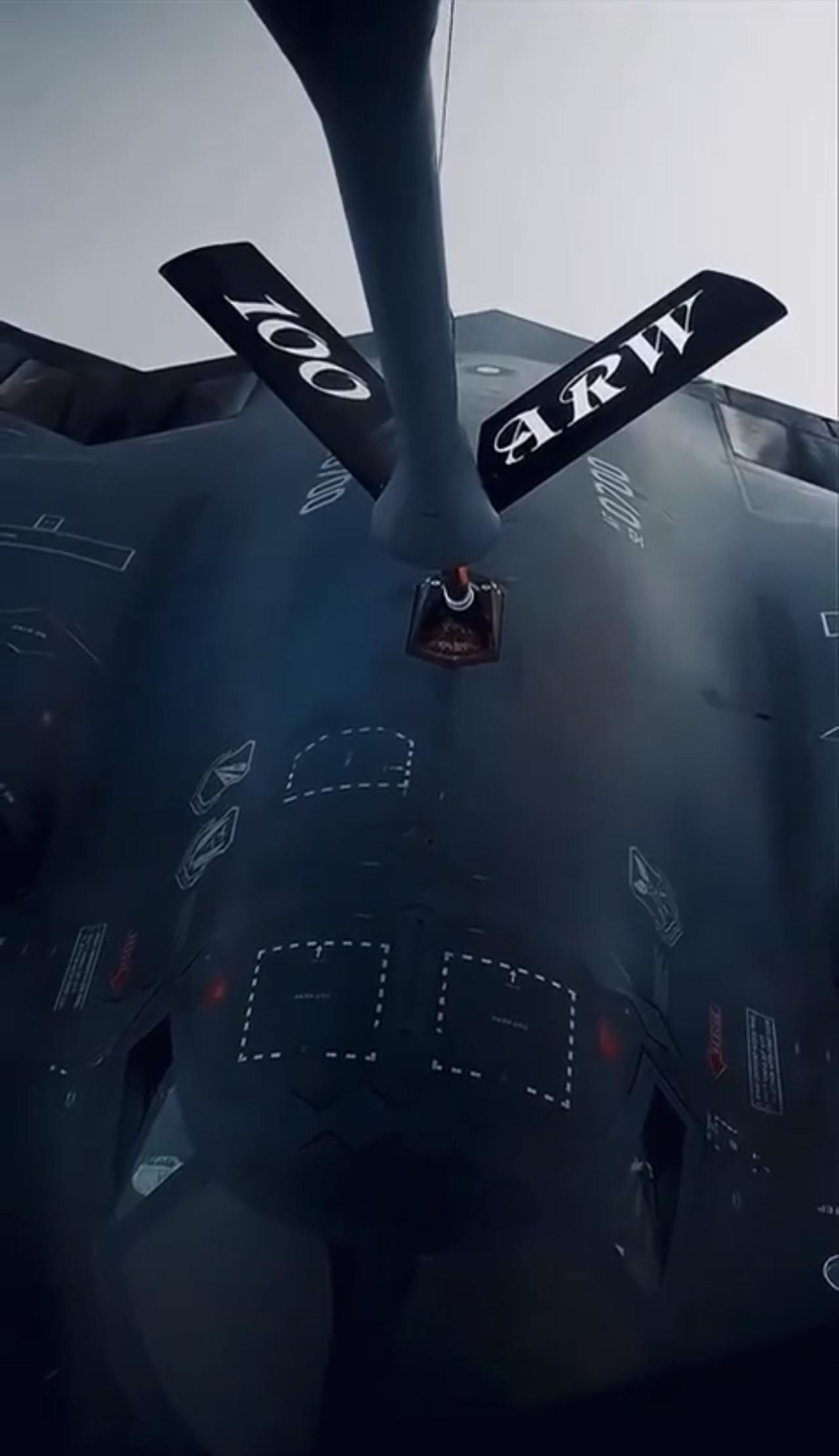 美军目前正在大幅增兵，15架额外的美国加油机在战斗机的支援下已经飞越大西洋前往中