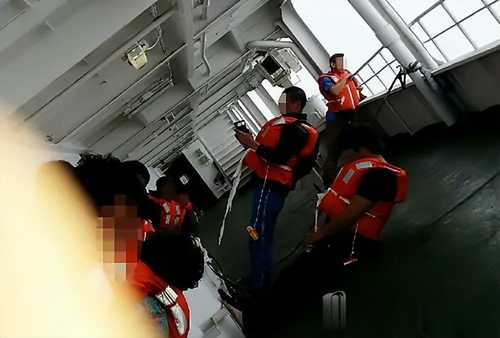 韩民众悼念世越号沉没12周年仍追问真相！总统海警船长皆阻挠救援