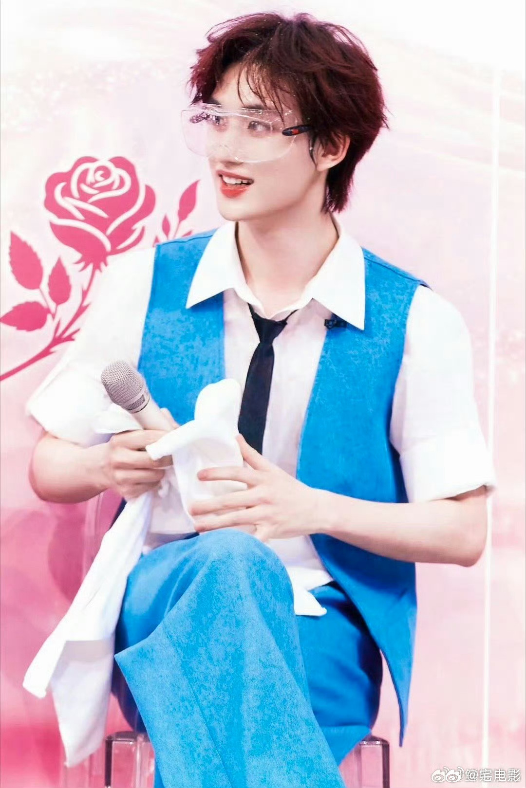 被丁程鑫媚到了你好星期六丁程鑫舞台魅力杀疯了，一颦一笑都在勾人，媚而不俗太绝 