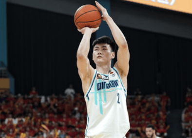 王睿泽全场出战26分钟，13中8得到27分11板1助攻