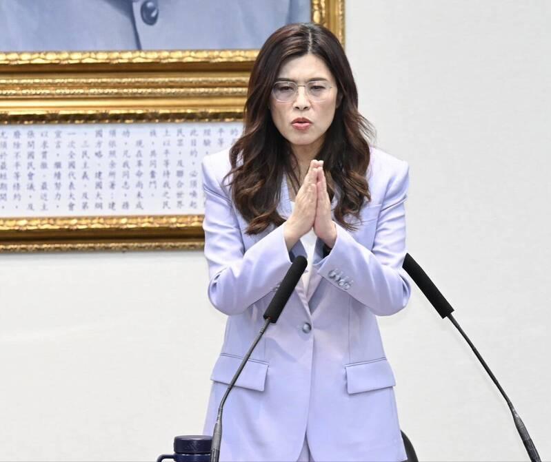 为季麟连“负荆请罪”，郑丽文称韩国瑜说此事已翻篇、不足挂齿
国民党中常会上周发生