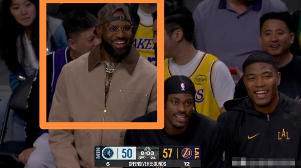 湖人巨星詹姆斯真是丝毫不感到尴尬！在今天湖人主场迎战森林狼的比赛中，当时比赛进行