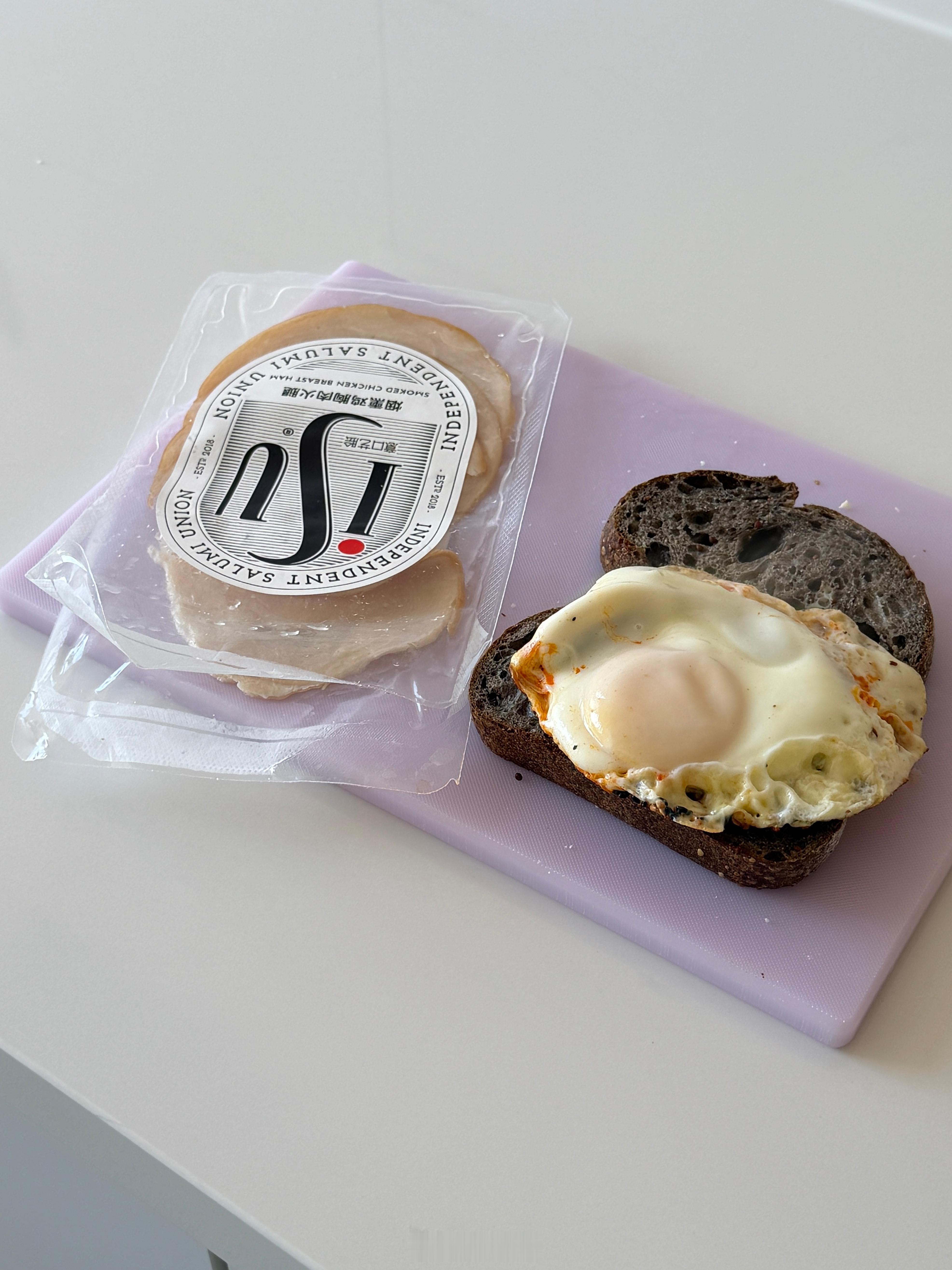 有没有跟我一样酷爱组装三明治。 