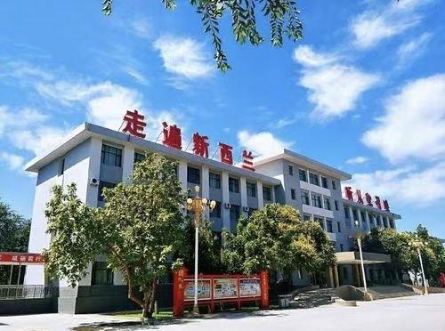 军报：走遍新西兰！如果要对下联的话，这句：筑稳大湾区！大家觉得如何？[呲牙]
南