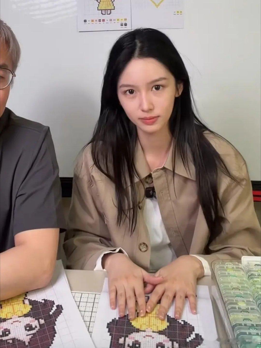 周也纯素颜直播的状态 锐评一下 