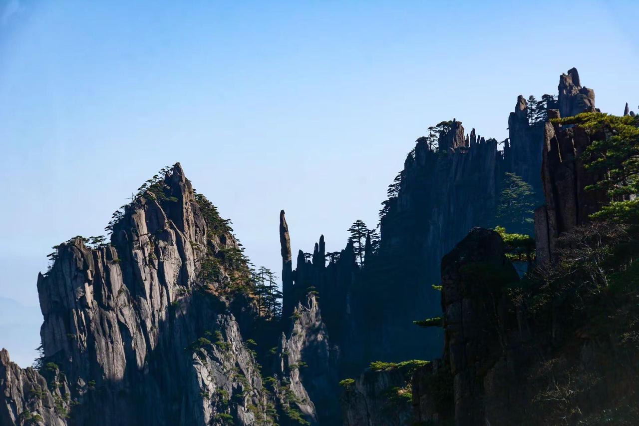 安徽黄山风景区。一品黄山仙境，尽览天下奇峰。安徽黄山 黄山旅游 旅行推荐官 旅行
