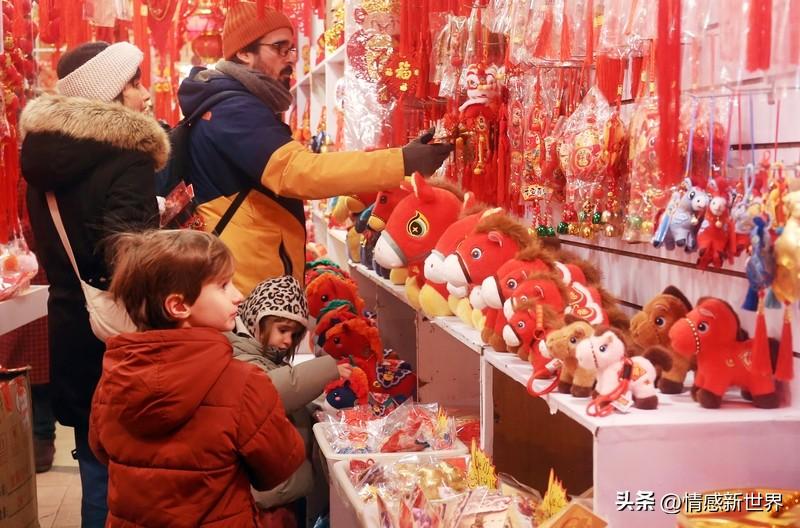 还记得小时候怎么过年吗 小时候过年，那叫一个热闹！我是90后，小时候一进腊月，家