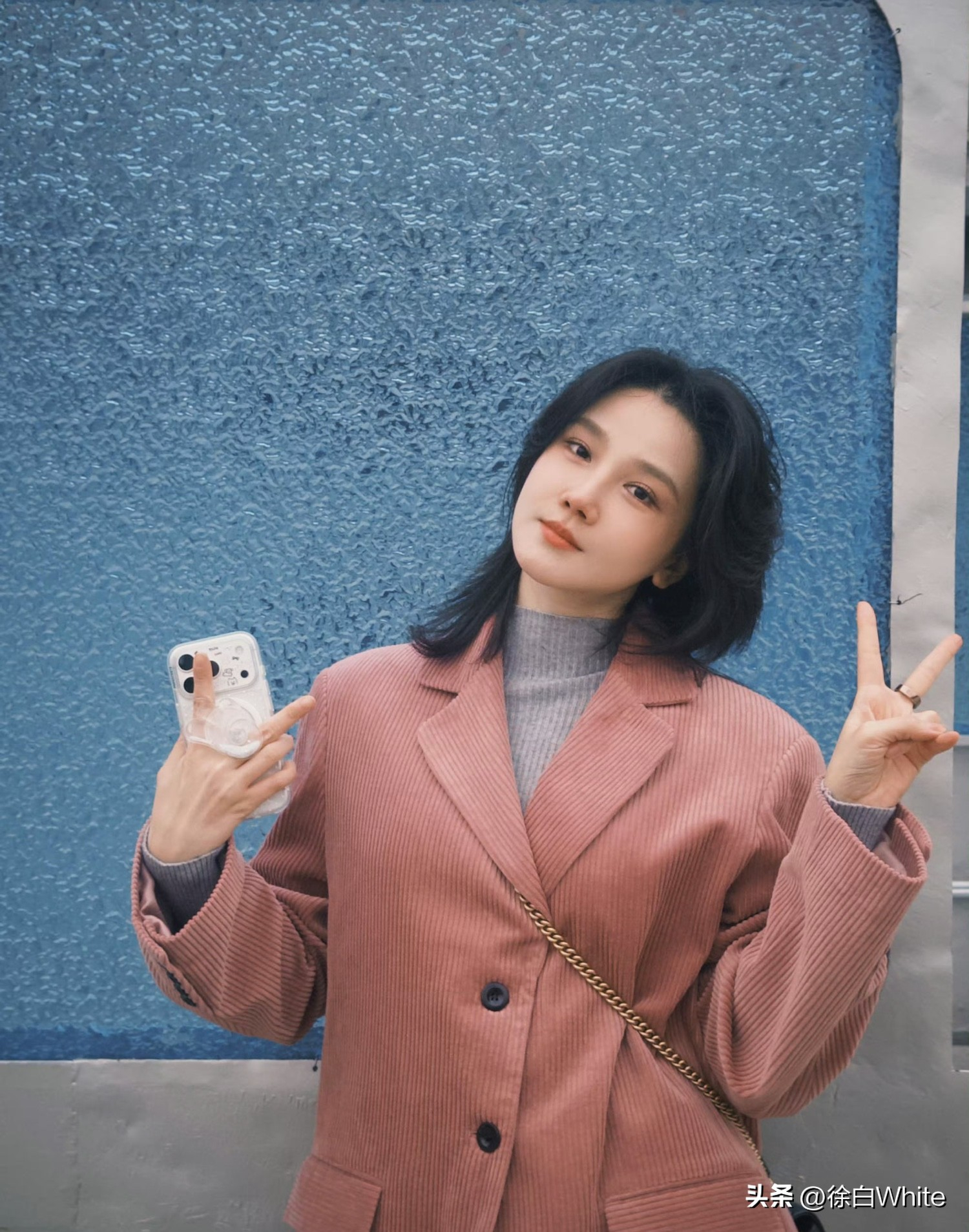 陈小纭，脸又变了！原本事业蒸蒸日上，偏偏在《大奉打更人》杀青时，被拍到与王鹤棣在