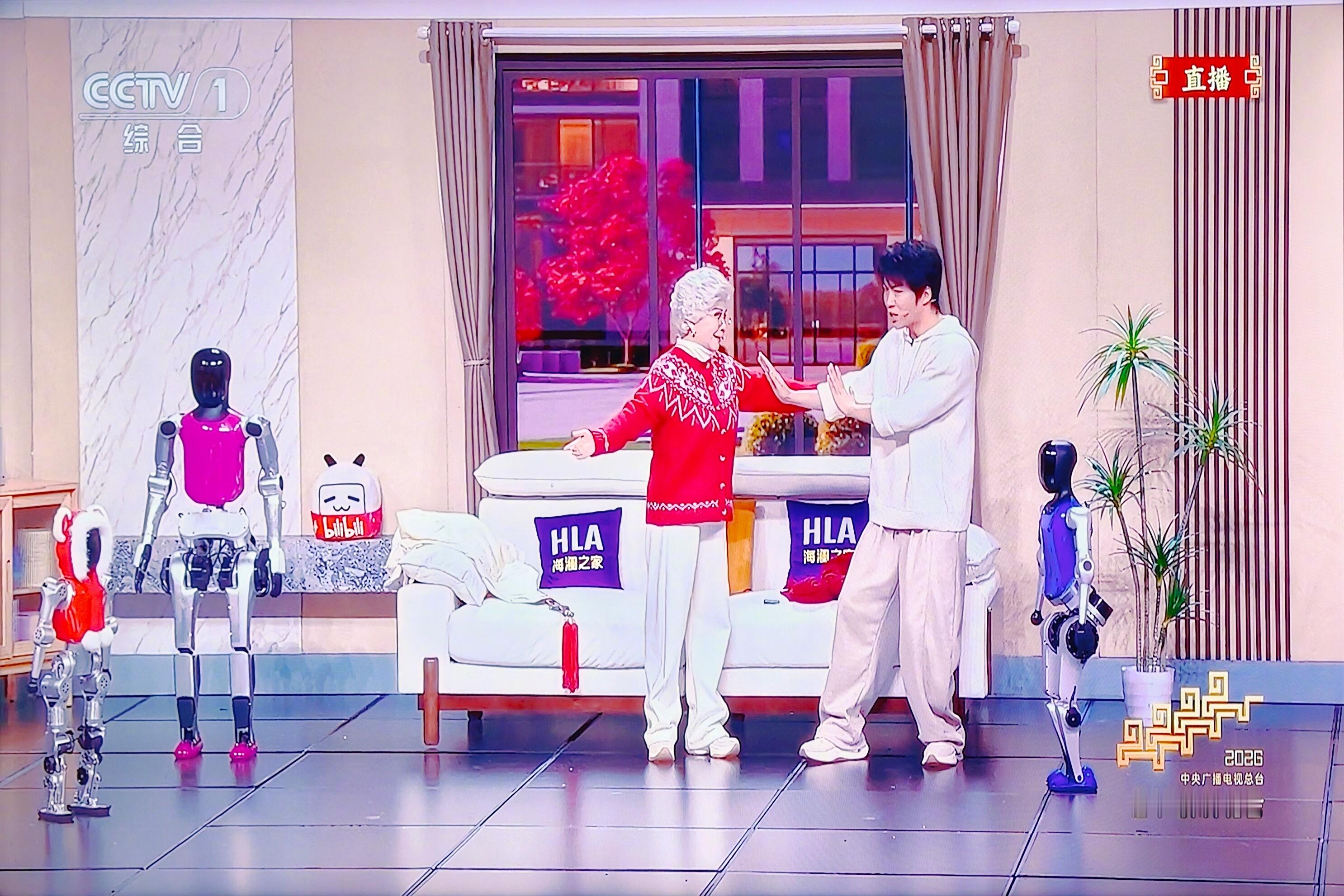 春晚这小品氛围有点诡异，蔡明又在春晚上演了一次机器人🤖 