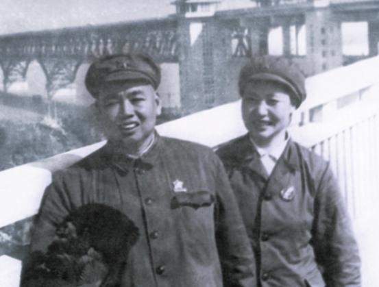 1955年4月，前上海市公安局局长扬帆被正式逮捕，消息传到南京军区，许世友抬手拍