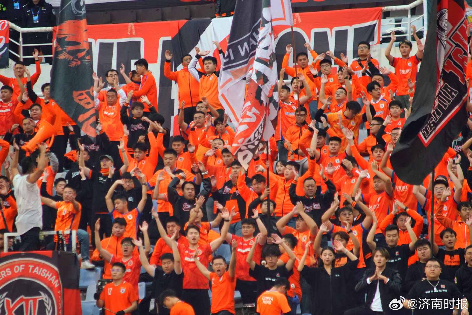 【#泰山队重启之战球票开售#】#球迷期待泰山队重返亚洲赛场#  3月29日上午，