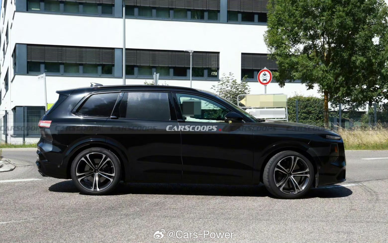 （图1）全新奥迪Q7曝光[哆啦A梦吃惊][哆啦A梦吃惊][哆啦A梦吃惊]这侧面造