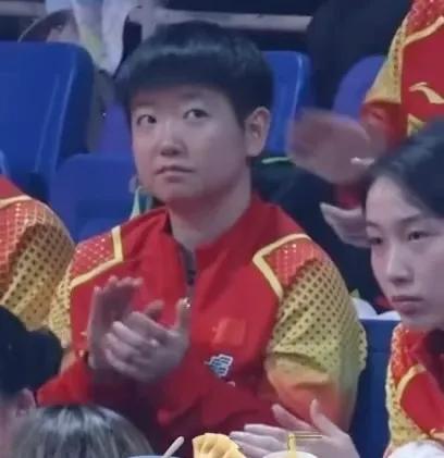 这么可爱不要命了！
孙颖莎看见了真的吸引人，这就是快乐乒乓！
在场上拼搏比赛，场