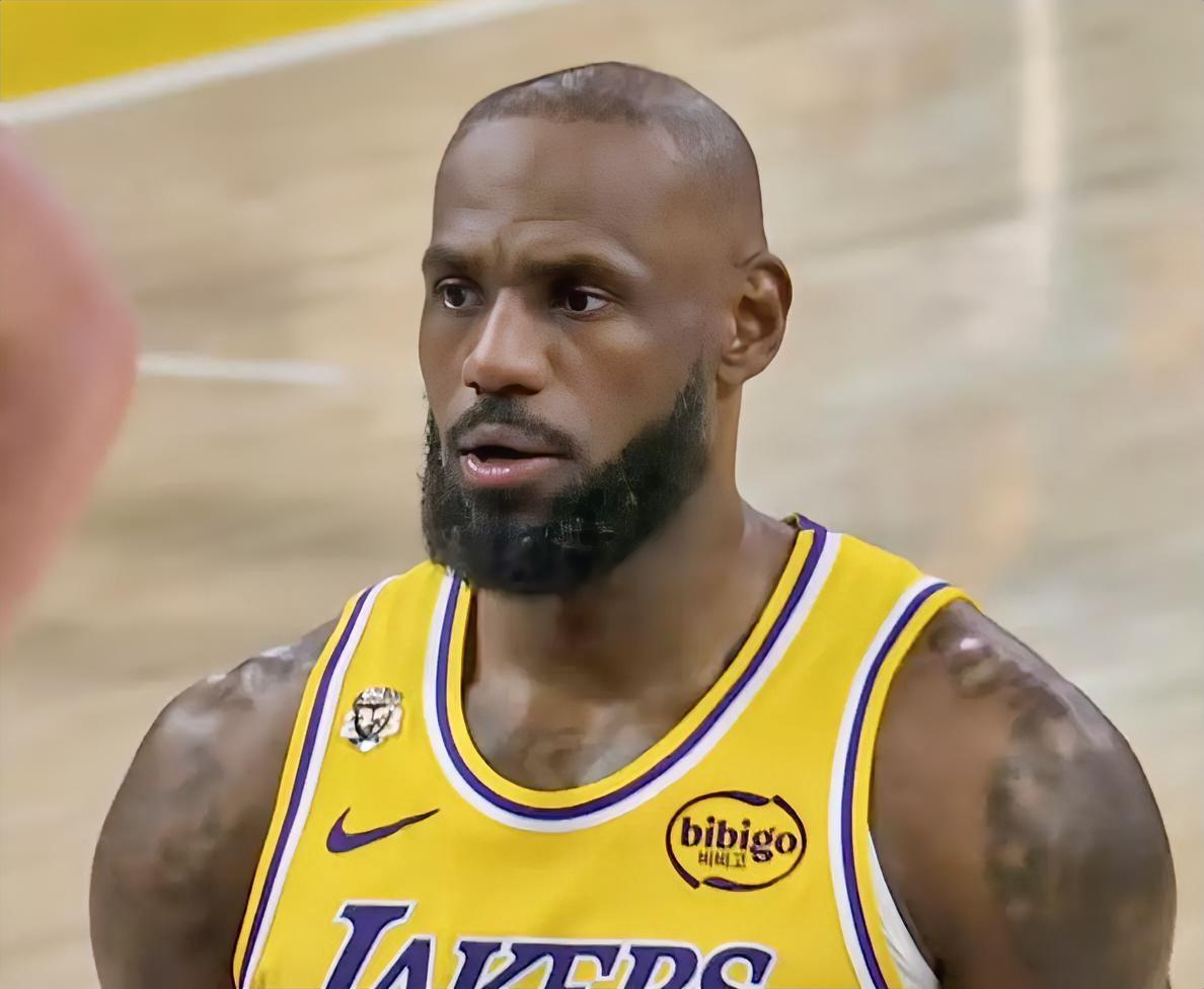 太失望了，湖人117-135惨败黄蜂，这4位球员必须为输球负责！
 
1. 詹姆