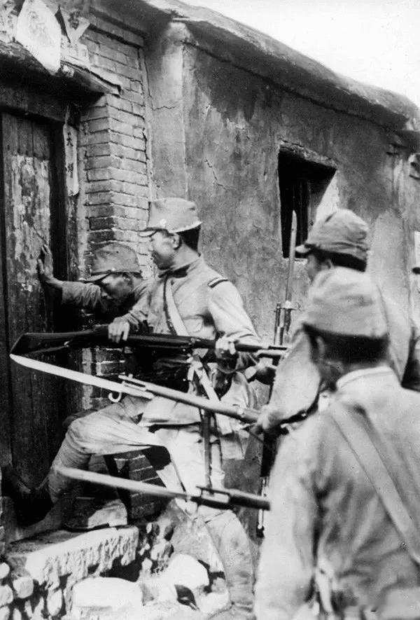 历史上的今天：
1942年6月15日，日军在浙江金华傅村，上姜村长乌龙制造了61