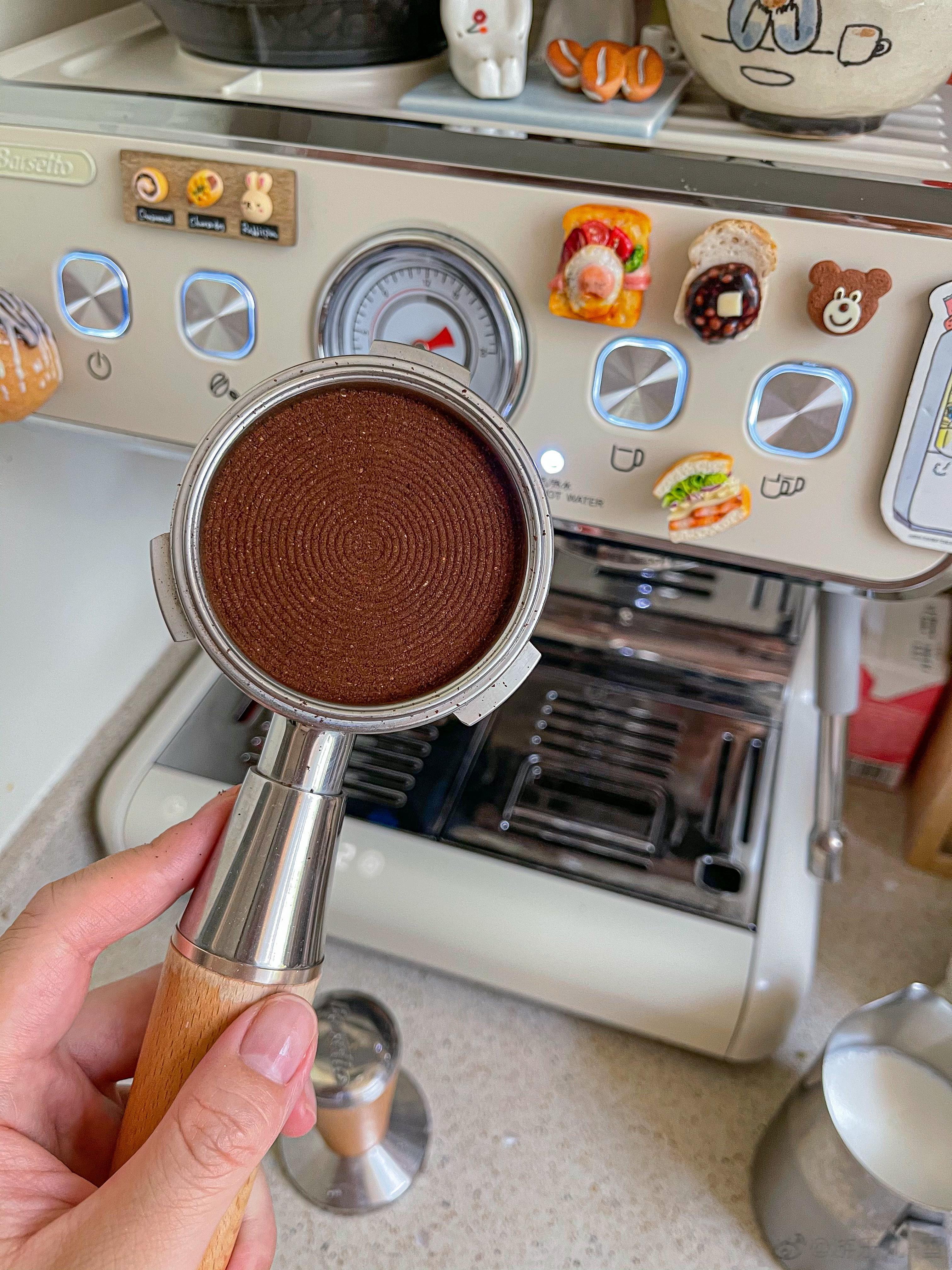 今天的可爱瞬间[开学季]刚看完梅西，满足得睡觉去了。[月亮][月亮][月亮] ​