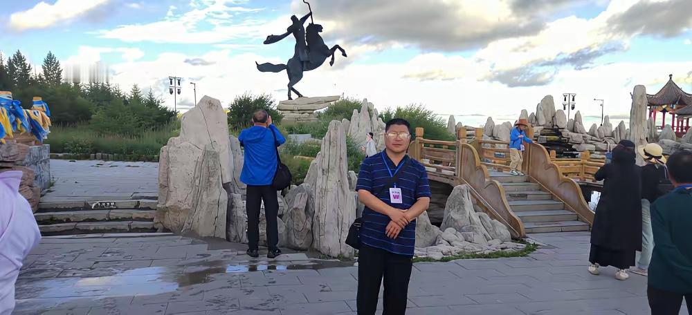 我之前很喜欢退休，但现在临近退休了，我还是喜欢退休。因为人这一辈子，早晚得退下来