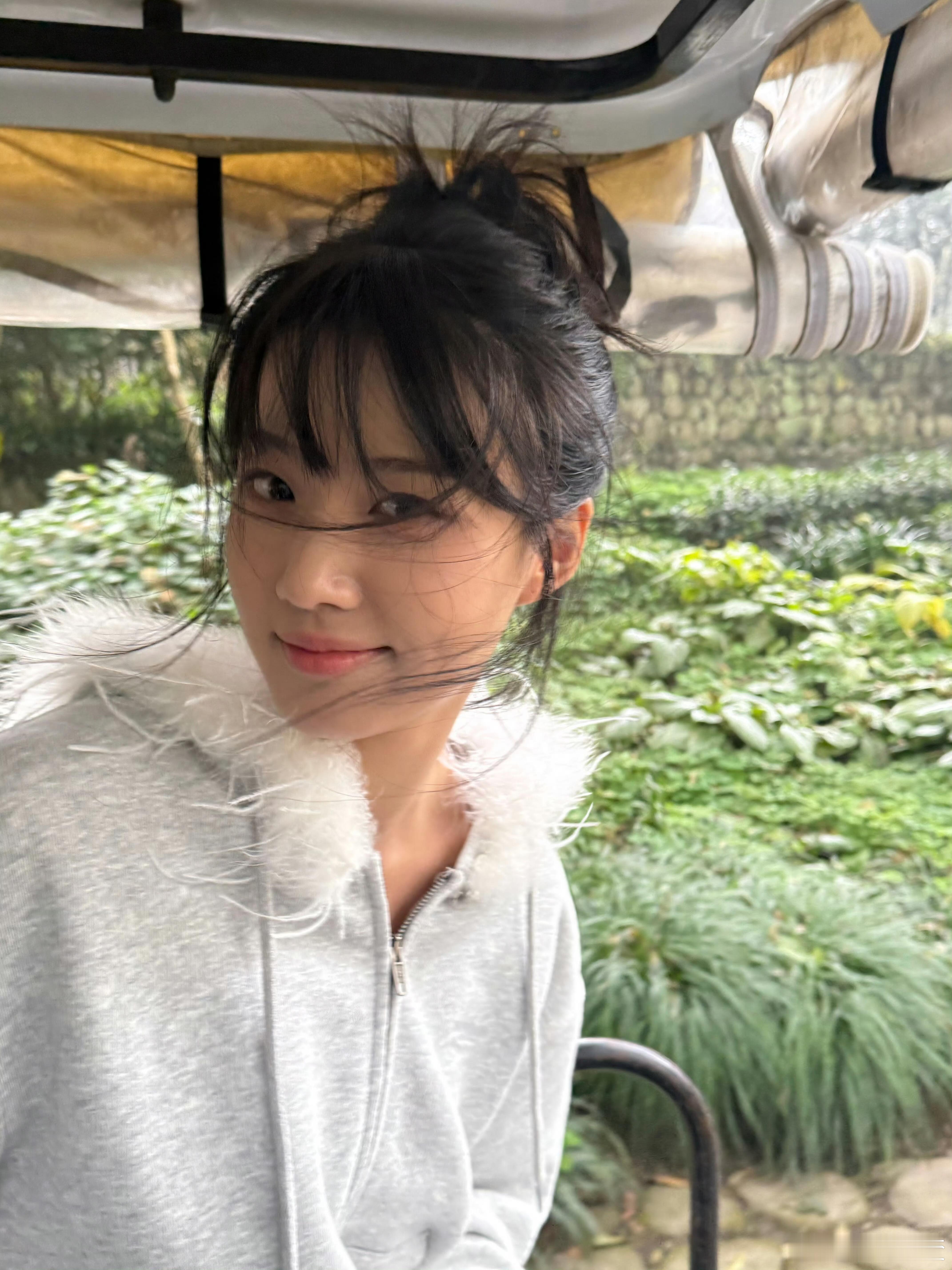 卢昱晓[超话]  这个卢昱晓不知美貌为何物了晓晓真的越看越好看卢昱晓｜ ​​​
