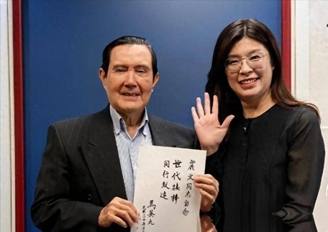 中国“奉陪到底”，台湾“奉送到底”！ 郑丽文义正言辞地说，全世界只有中国敢和美国