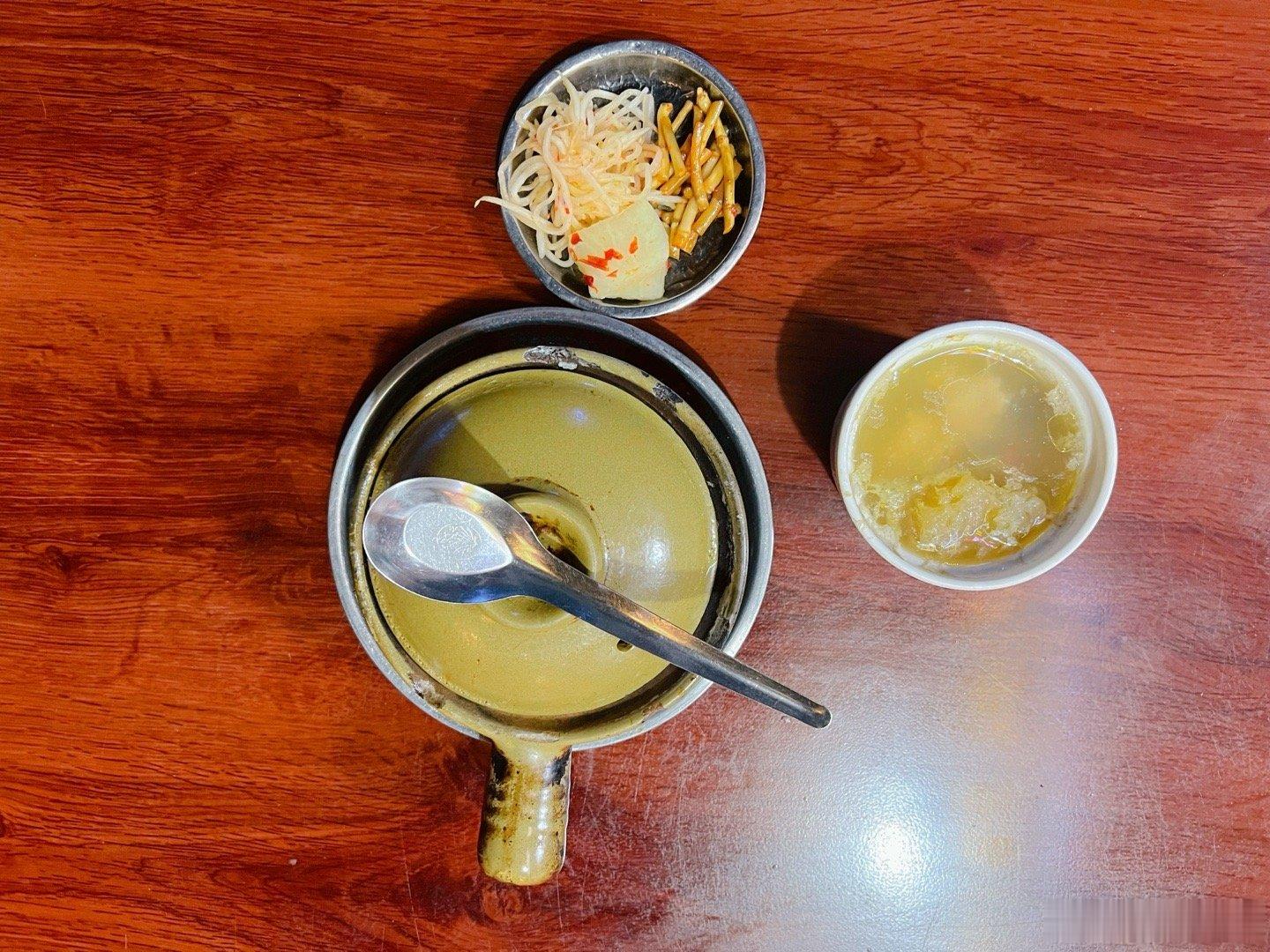 晚上十二点吃今天唯一一顿砂锅饭+焖肉、炖盅吃货此时此刻
