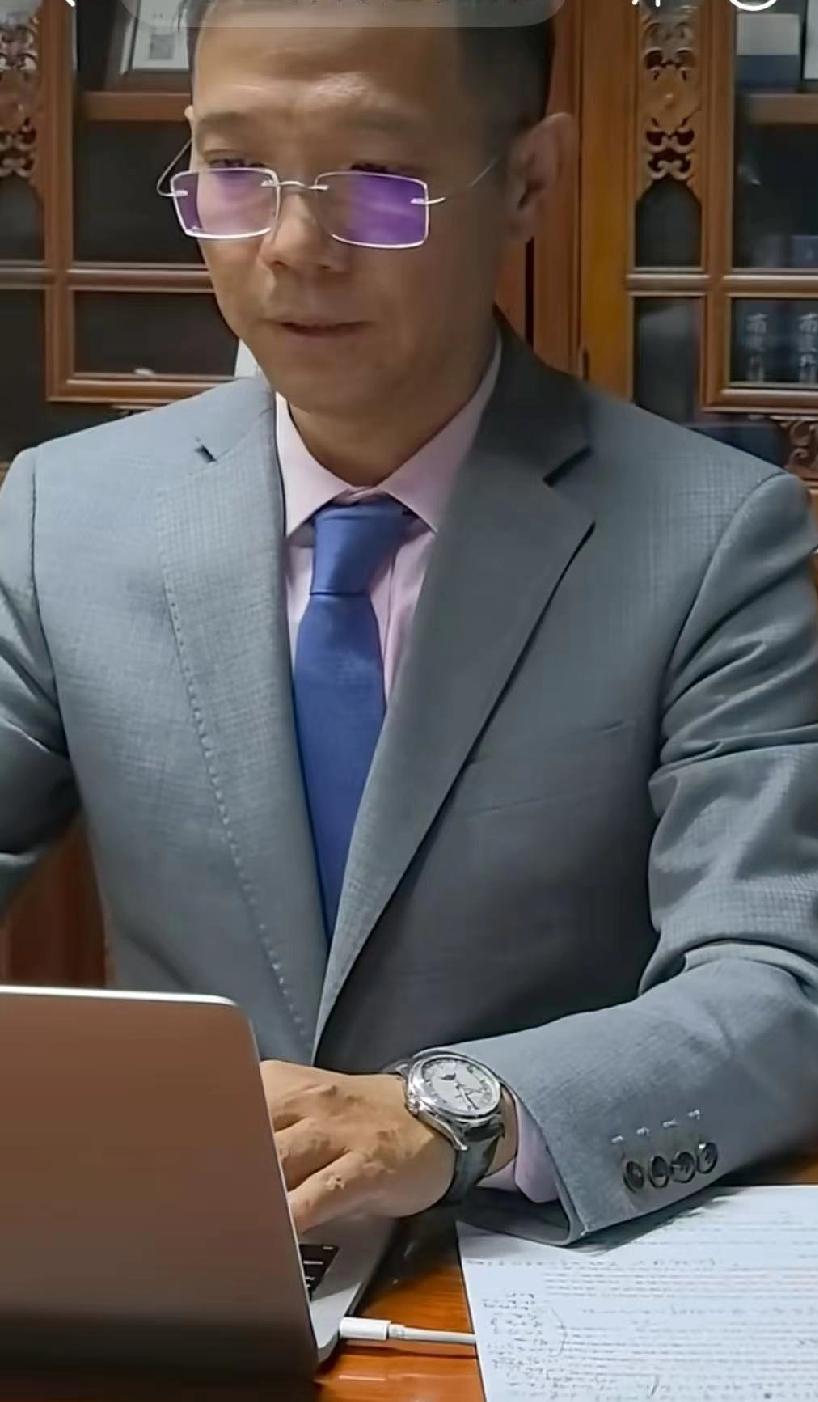 “大战”预备中
李律最新视频藏深意！
这场硬仗早不是孤军奋战，网友的支持才是最强