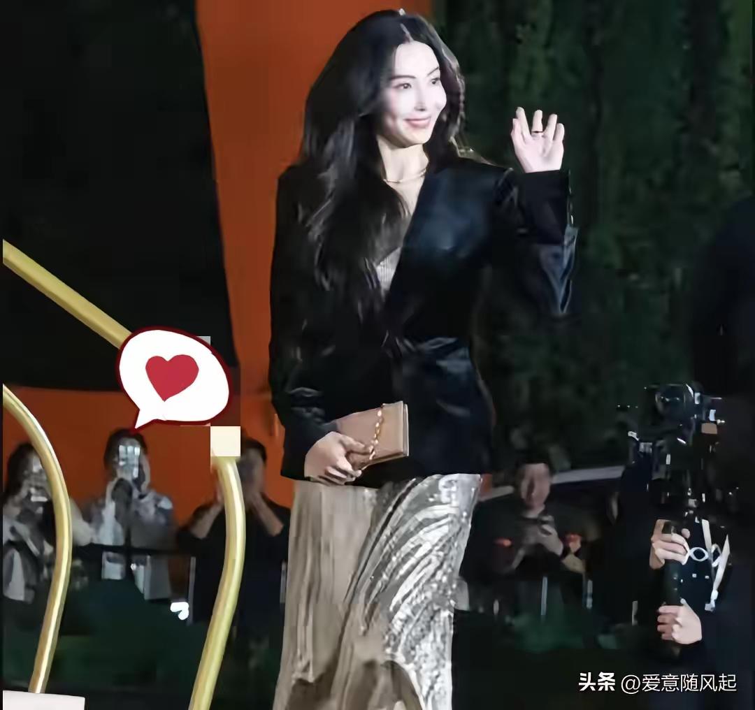 谢霆锋沉默了，王菲也沉默了
就连张柏芝的儿子们都沉默了！
他们怎么也没想到
45