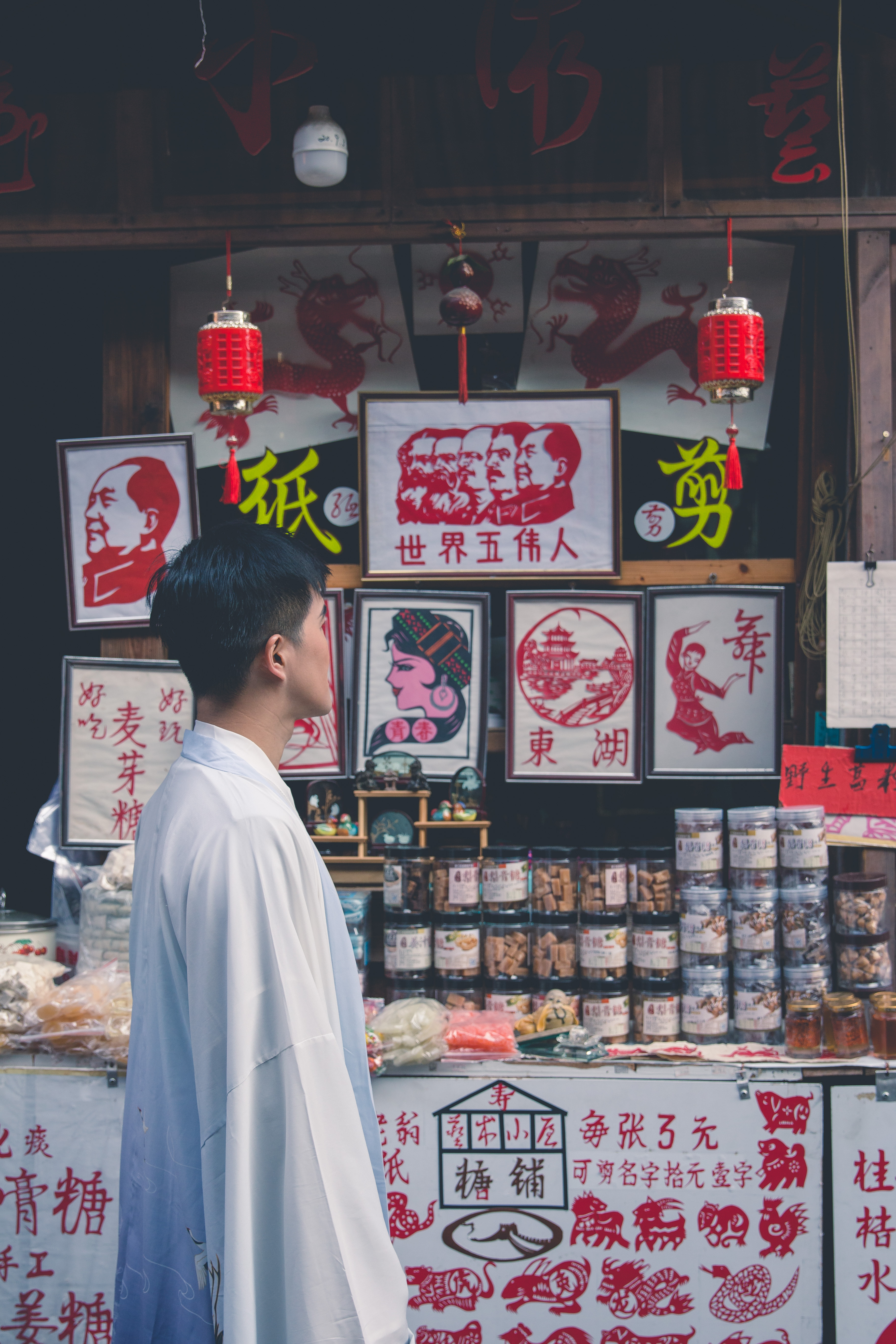 来到浙江台州府城，如何沉浸式感受府城宋韵文化魅力？当然是穿着宋服，逛台州府城，感