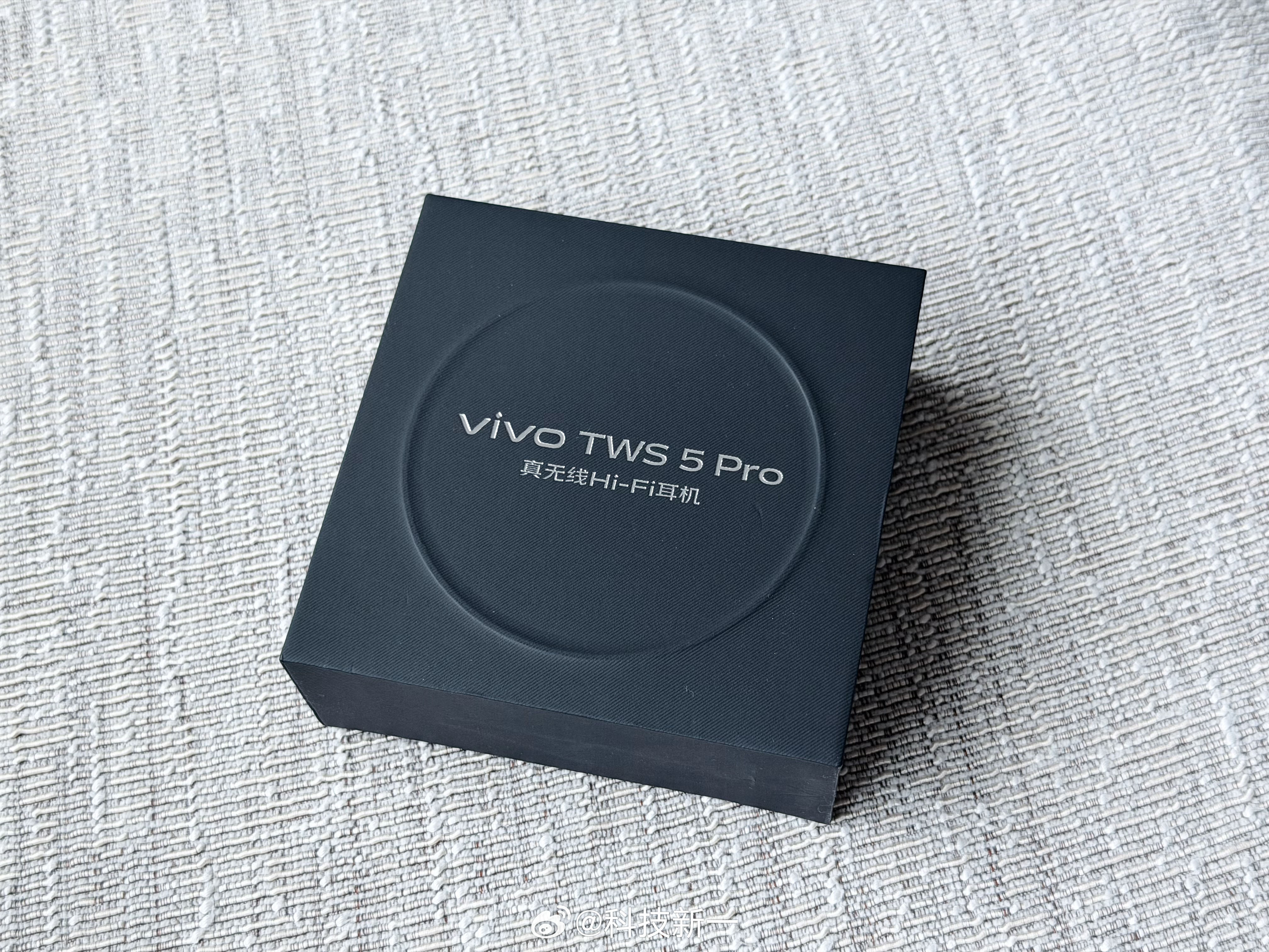 vivo TWS5 Pro耳机，999元起，想要的举手
