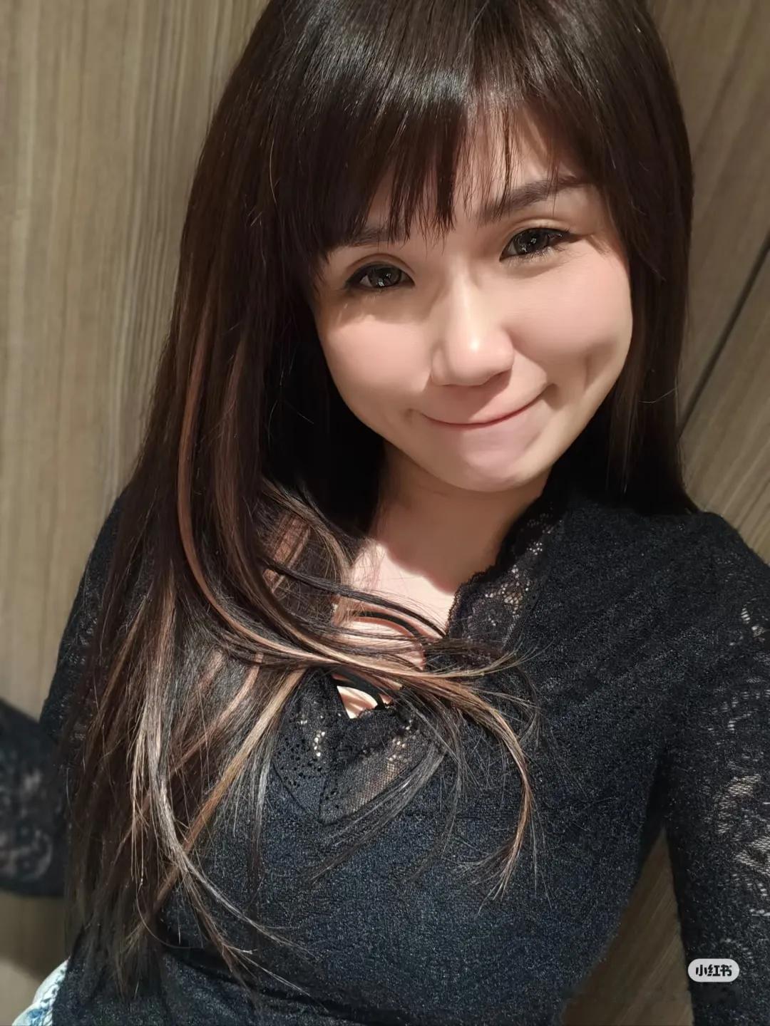 话说香港近几年就推出了许多样靓身材正，气质也相当不错的新晋博主，而笨笨就是其中之