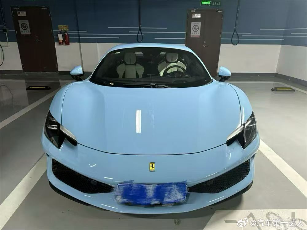 法拉利296 GTS Tailormade蓝外/白内2024年上牌  行驶450