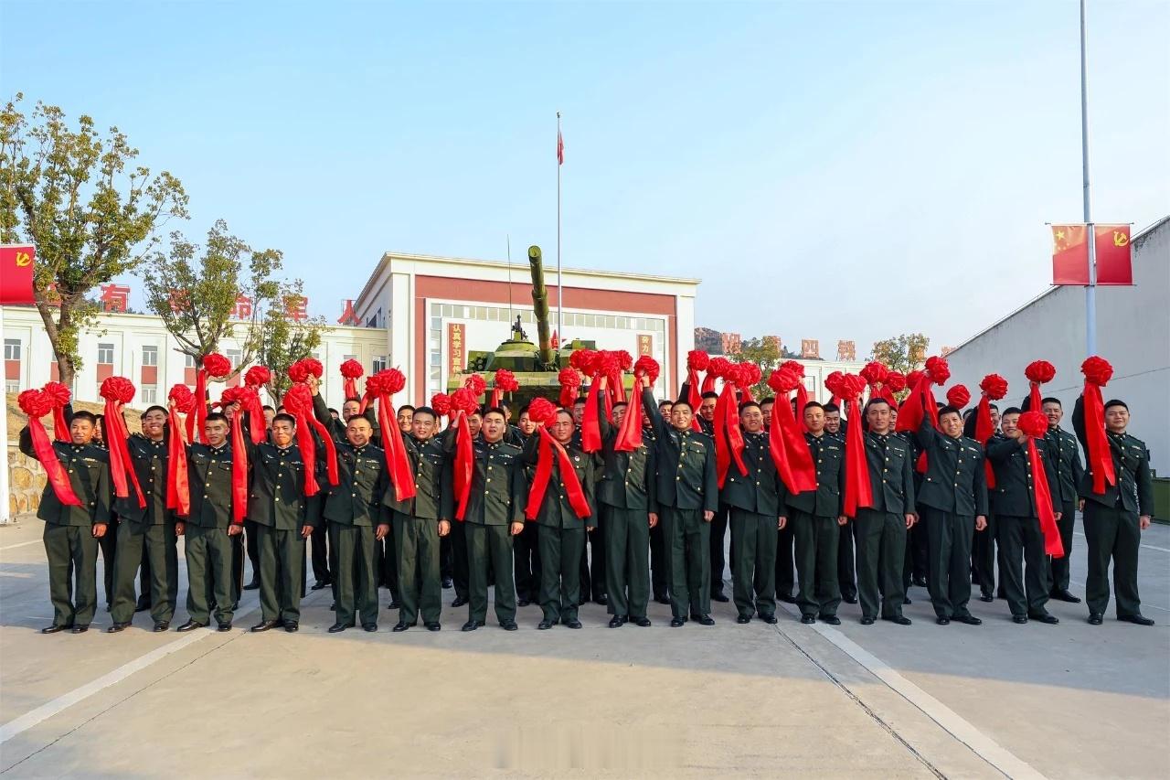 迷彩军恋[超话]  情定军营，真爱永恒，同守国防，不负使命。近日，第72集团军某