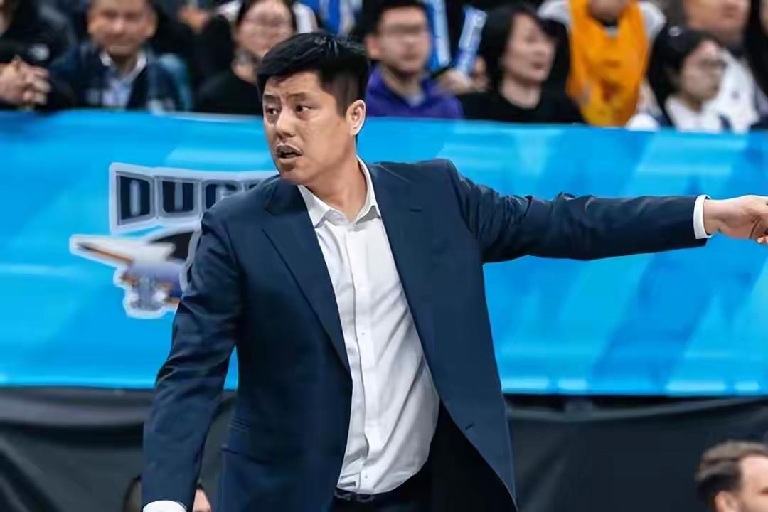 本赛季被媒体高估的球队——山西男篮。本赛季初的时候，山西男篮是被很多媒体和球迷是