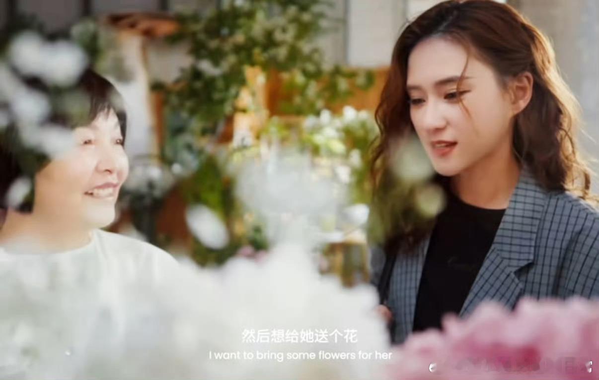 何超莲每天的日常都有窦骁参与何超莲和窦骁这俩人看起来真的好好磕呀，好甜蜜呀！两人