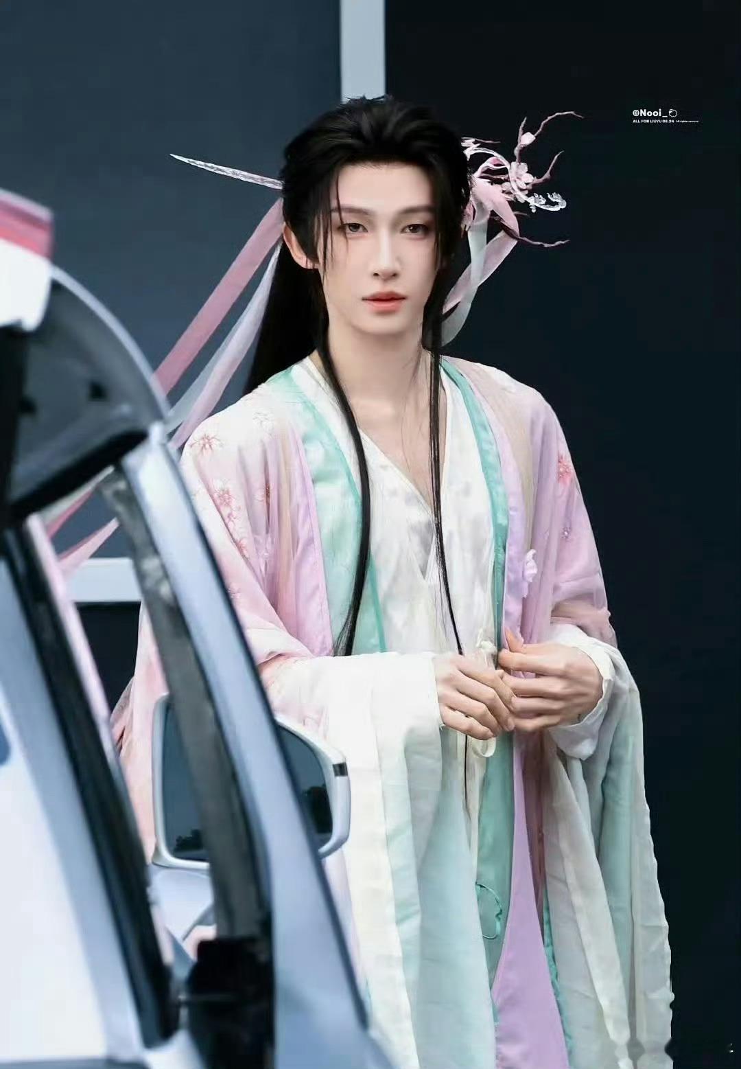侯明昊和刘宇这是走的什么风格？