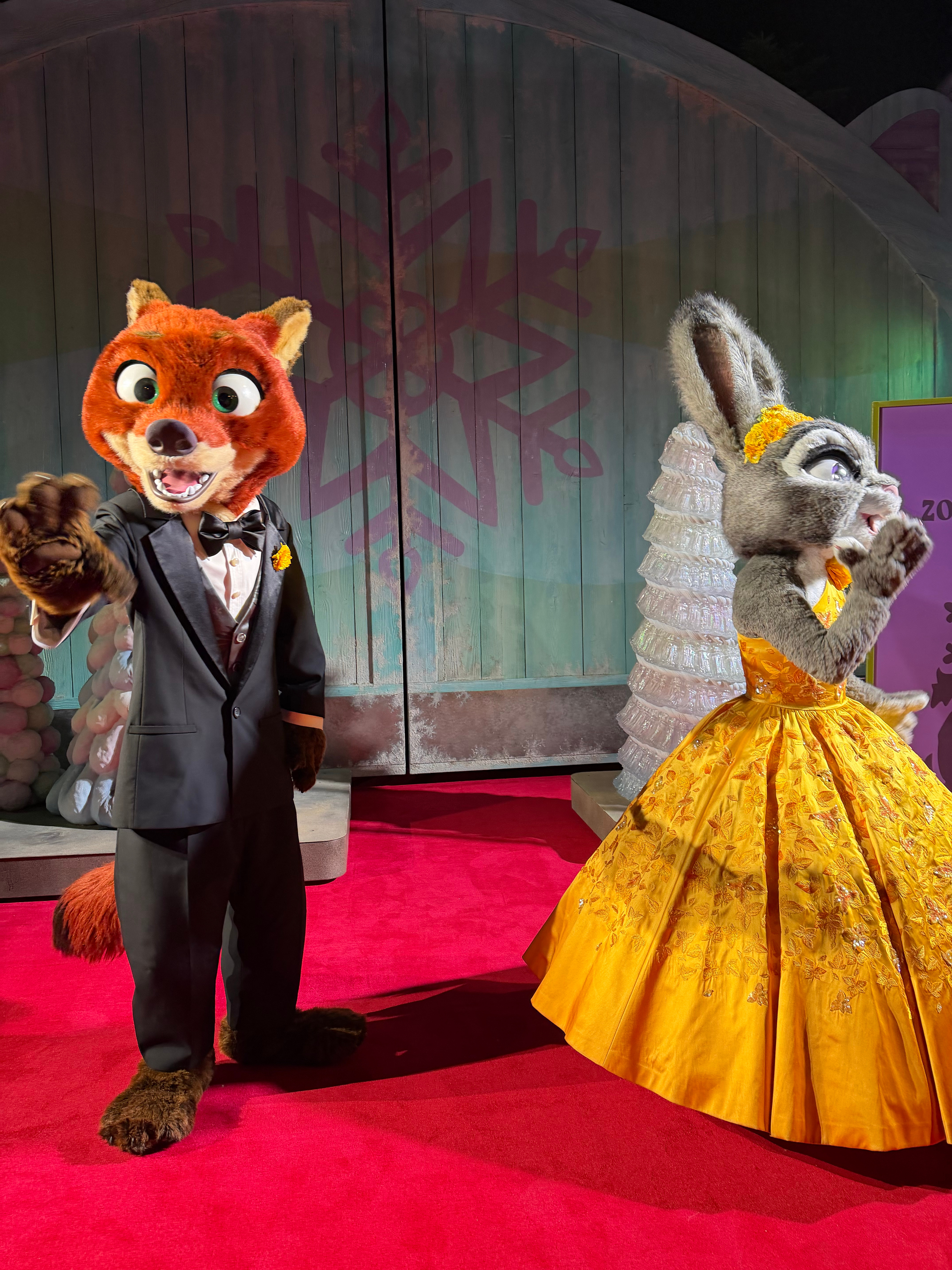 好想再看一遍。 真的 我已经发现了20多个电影的蛛丝马迹…    也许我明天可以