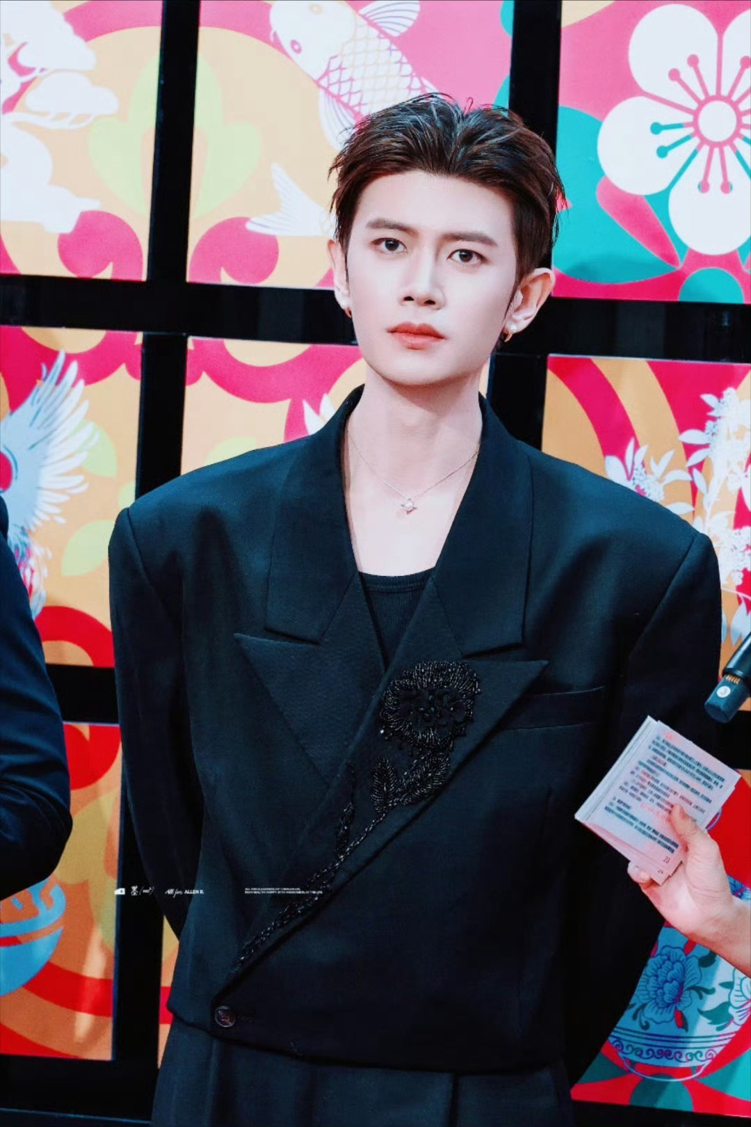 任嘉伦  看任嘉伦的剧，变的是角色和剧本，不变的是演员任的踏实努力与专注认真！他