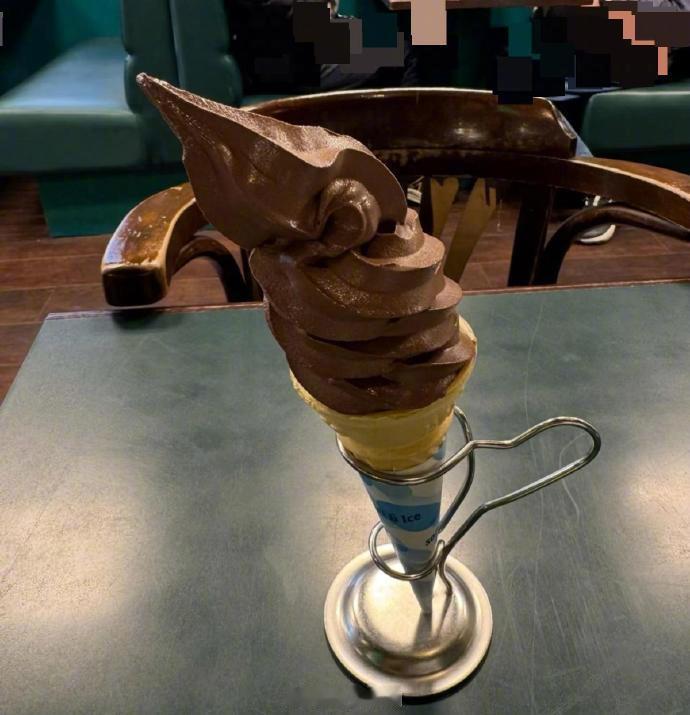 【多名华人亲历者讲述日本地震】在日游客回应冰淇淋被震歪据央视新闻报道，据日本气象