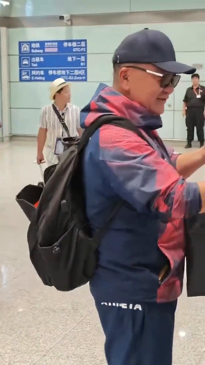 承蒙厚爱不胜感激。
是谁？你们好，中国人民。我去帮你拿着。三十多个小时，先吃一口