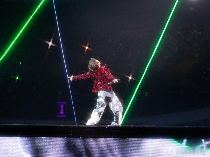 杨洋一口气把库存都清完了 2025最后一天被杨洋承包！高质量清库存带来神颜暴击，