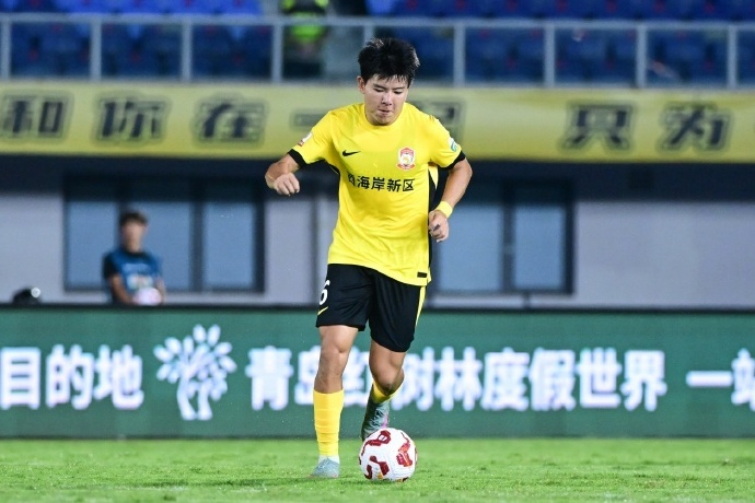 徐彬前往英国与狼队汇合 据体坛周报报道，当地时间25日凌晨5点半（北京时间25日