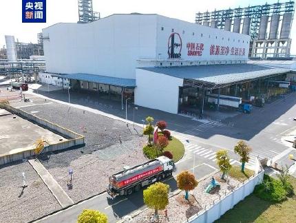 央视新闻报道：国内首批103号，高标号赛级汽油正式投用！5月16日，我国自主研发