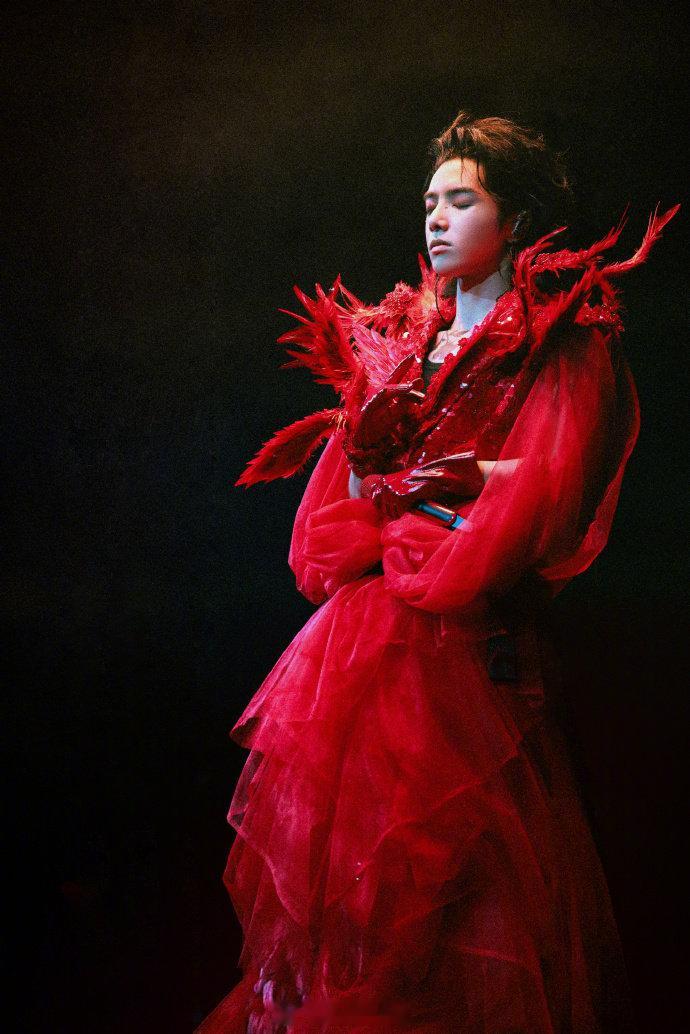 被华晨宇这么看重，夏哲轩未来的舞台必须炸场，坐等新歌！