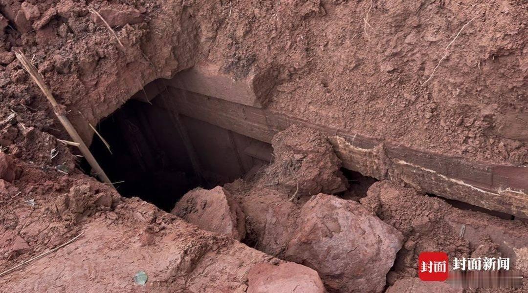 【乐山工地挖出南宋古墓】近日，四川乐山一道路施工工地内发现一座古墓。经乐山市文保