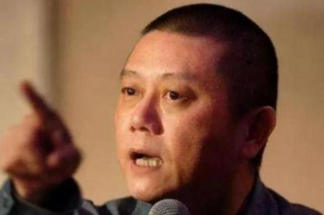 王朔曾经说过，台湾就是一个小岛，你打它干什么？只要把台湾海峡划成战区，台湾上空禁