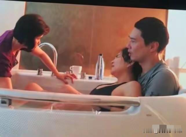 为什么Ella穿类似于纸尿裤的短裤大家就感到不适应啊？Ella的性格一直很猛的好