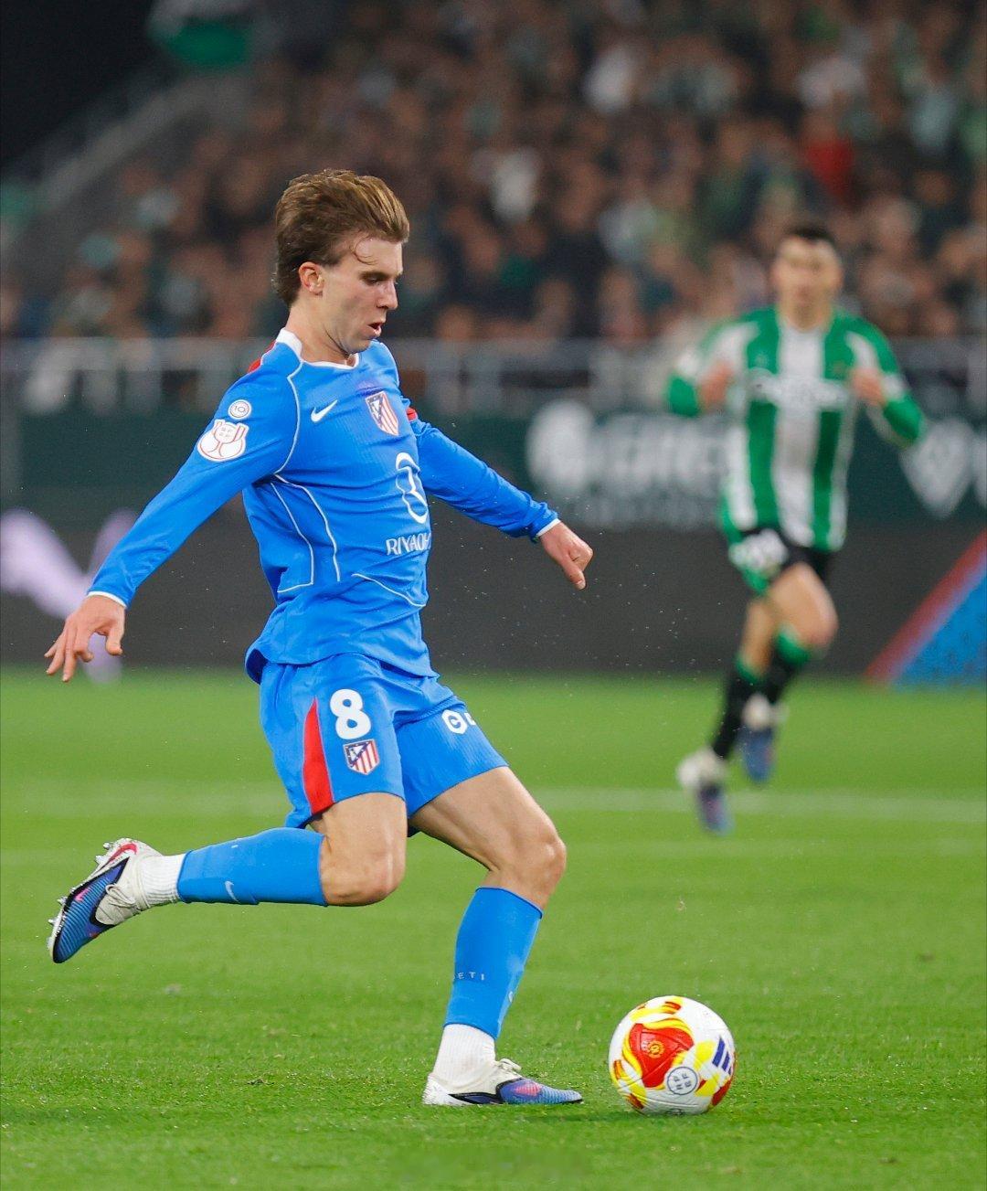 巴里奥斯大腿肌肉拉伤，预计要缺席一个月了。 