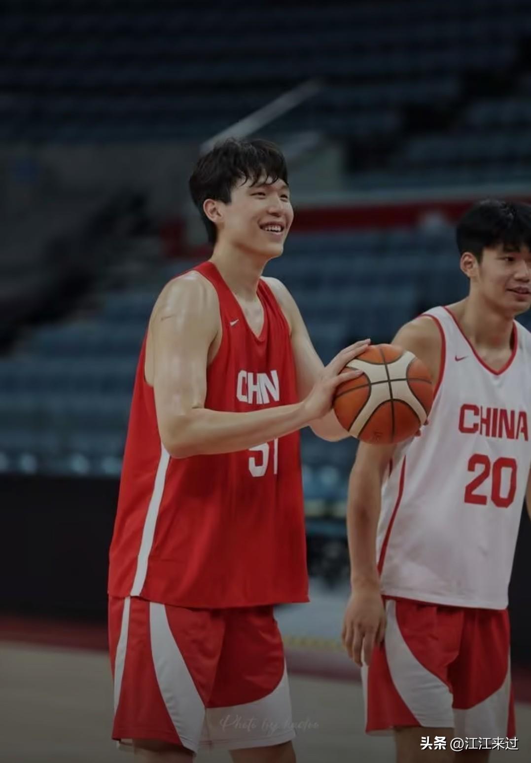 杨瀚森都能兼顾国家队赛事与NBA夏季联赛，那么河村勇辉当然也可以，传出河村勇辉不
