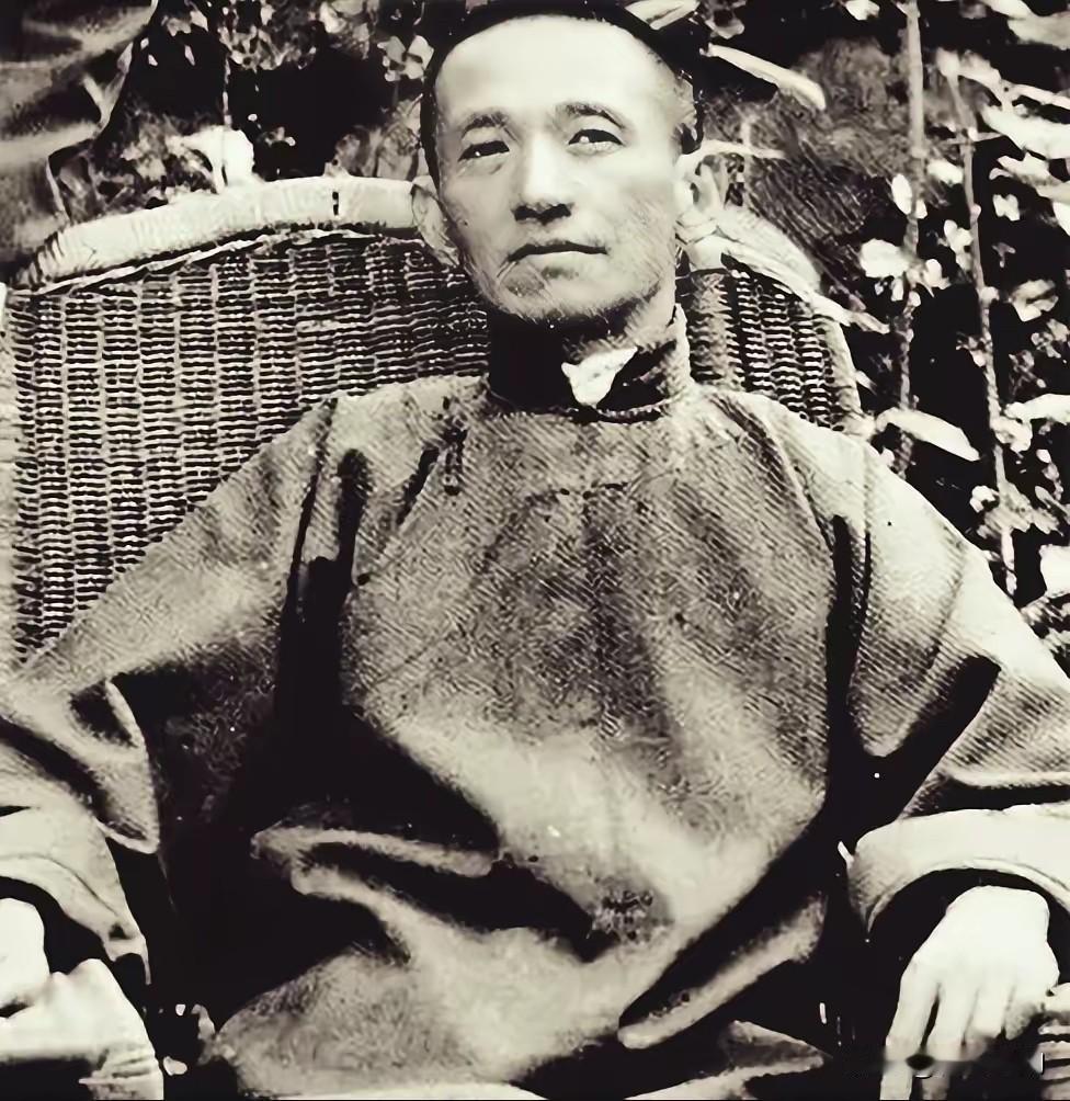 1948年，陈布雷劝老蒋不能只拍苍蝇要打老虎。老蒋听出是指孔宋。反讥道：听说你女